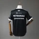 Camiseta Mercedes AMG Fórmula 1 2026 Negra con Cuello Blanco Hombre