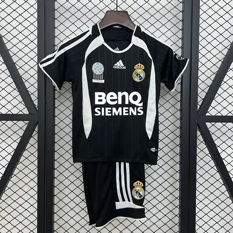 Real Madrid Away Shirt 06/07 (Retro) · Kids