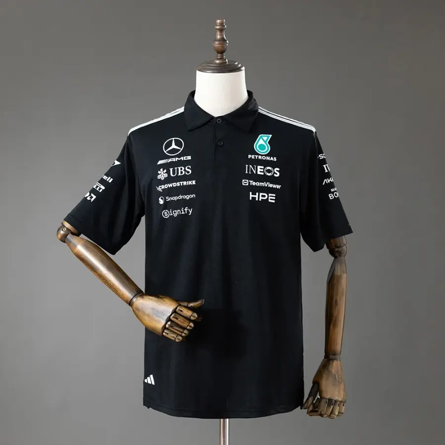 Polo Mercedes AMG Fórmula 1 2026 Negro con Cuello Blanco Hombre
