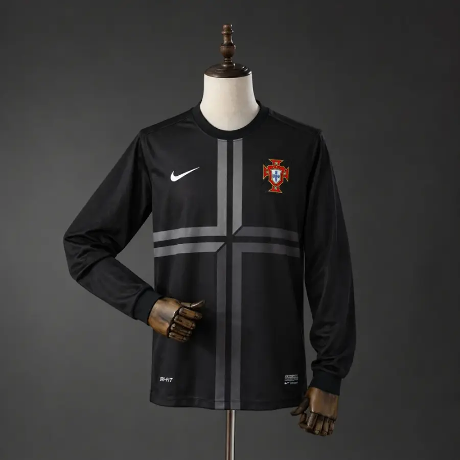 Camiseta Portugal 2013 Negra Retro Manga Larga