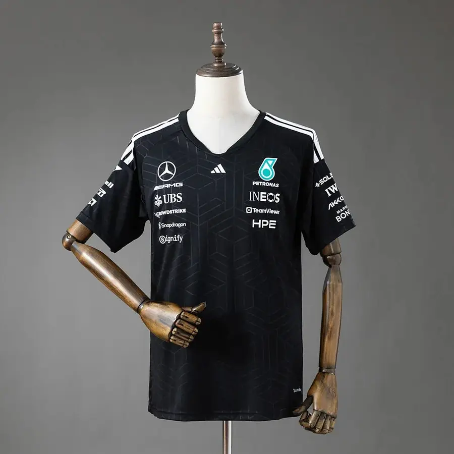 Camiseta Negra Mercedes AMG Fórmula 1 2026 Hombre - Bota de Oro Tienda