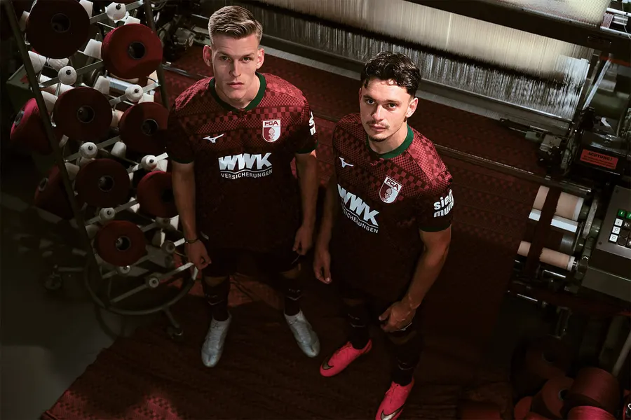 Augsburg 2026/27: burgundy and green on the third shirt