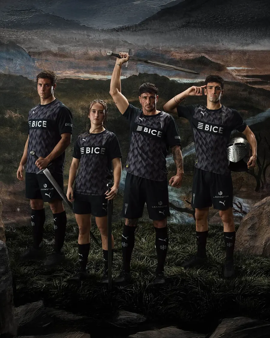 Universidad Católica 2026: a black and grey special edition
