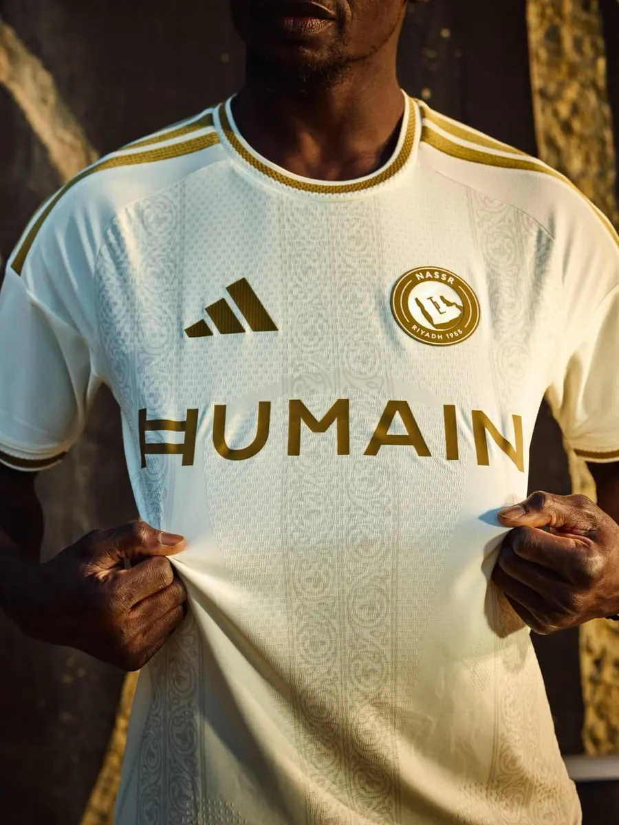 Al-Nassr 2026/27: white and gold for the third shirt