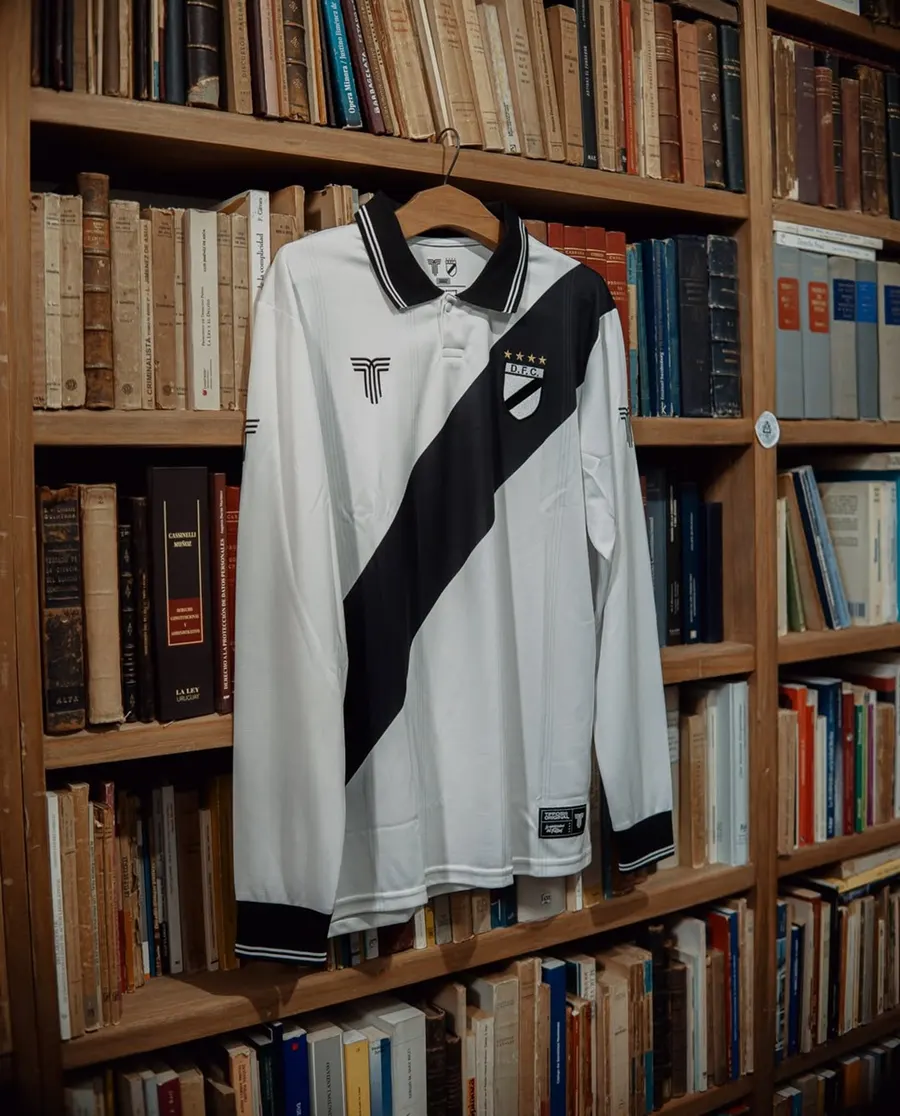 Danubio 2026: black sash and long sleeves in the retro edition