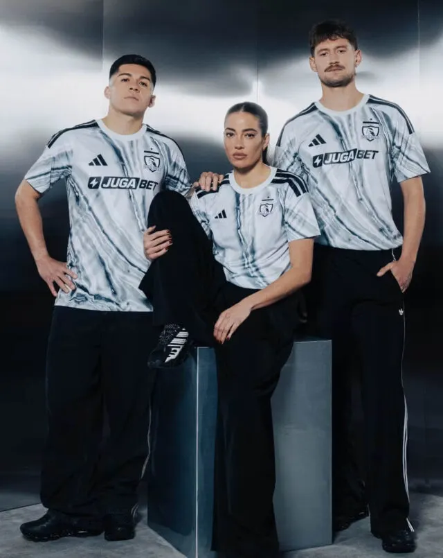 Colo-Colo 2026: silver and dark strokes on the third shirt