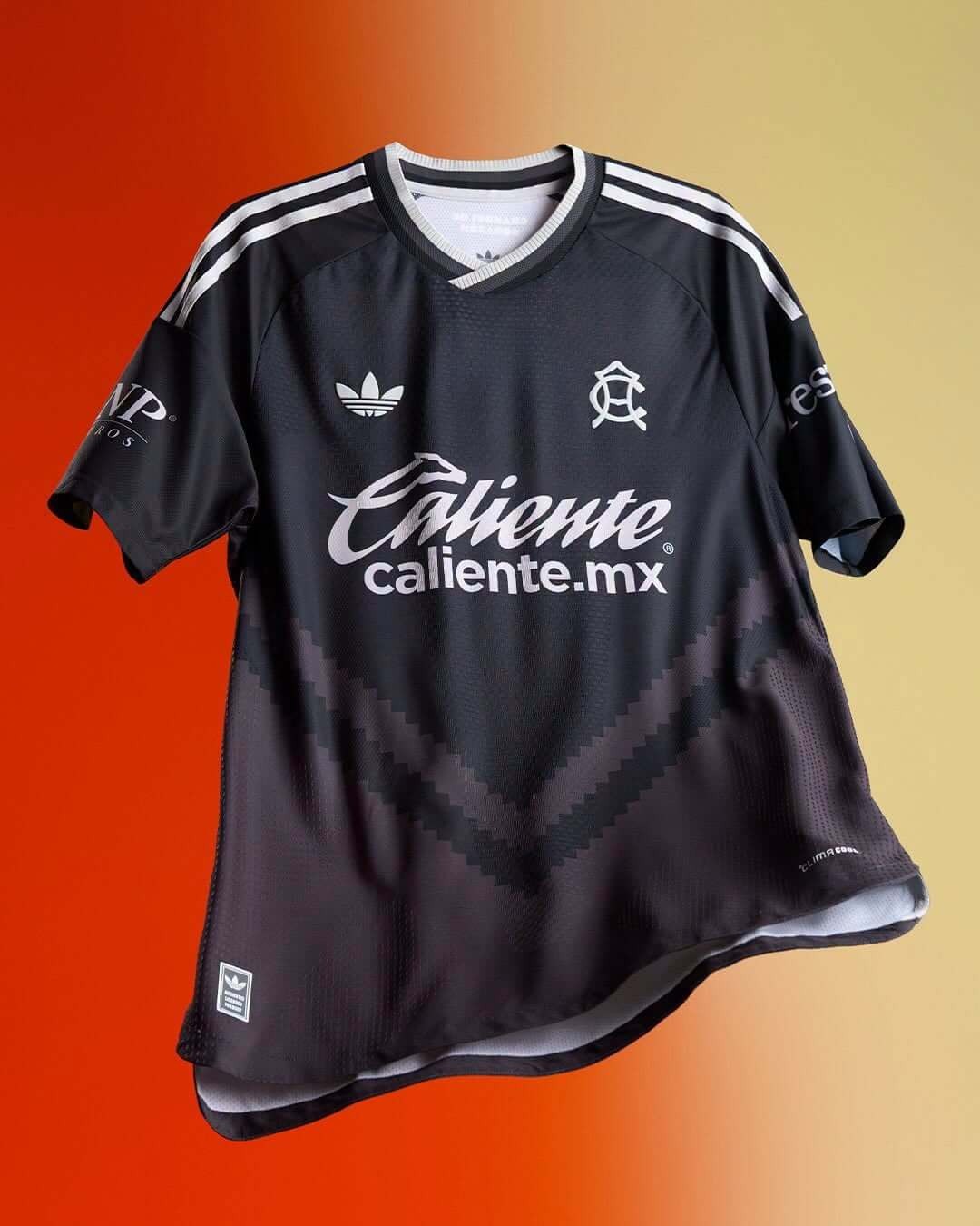 América 2026/27: the monogram and V move into focus — View of the kit.