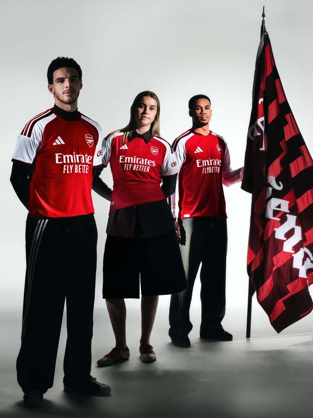 Arsenal 2026/27: the home shirt looks to the Emirates — View of the kit.