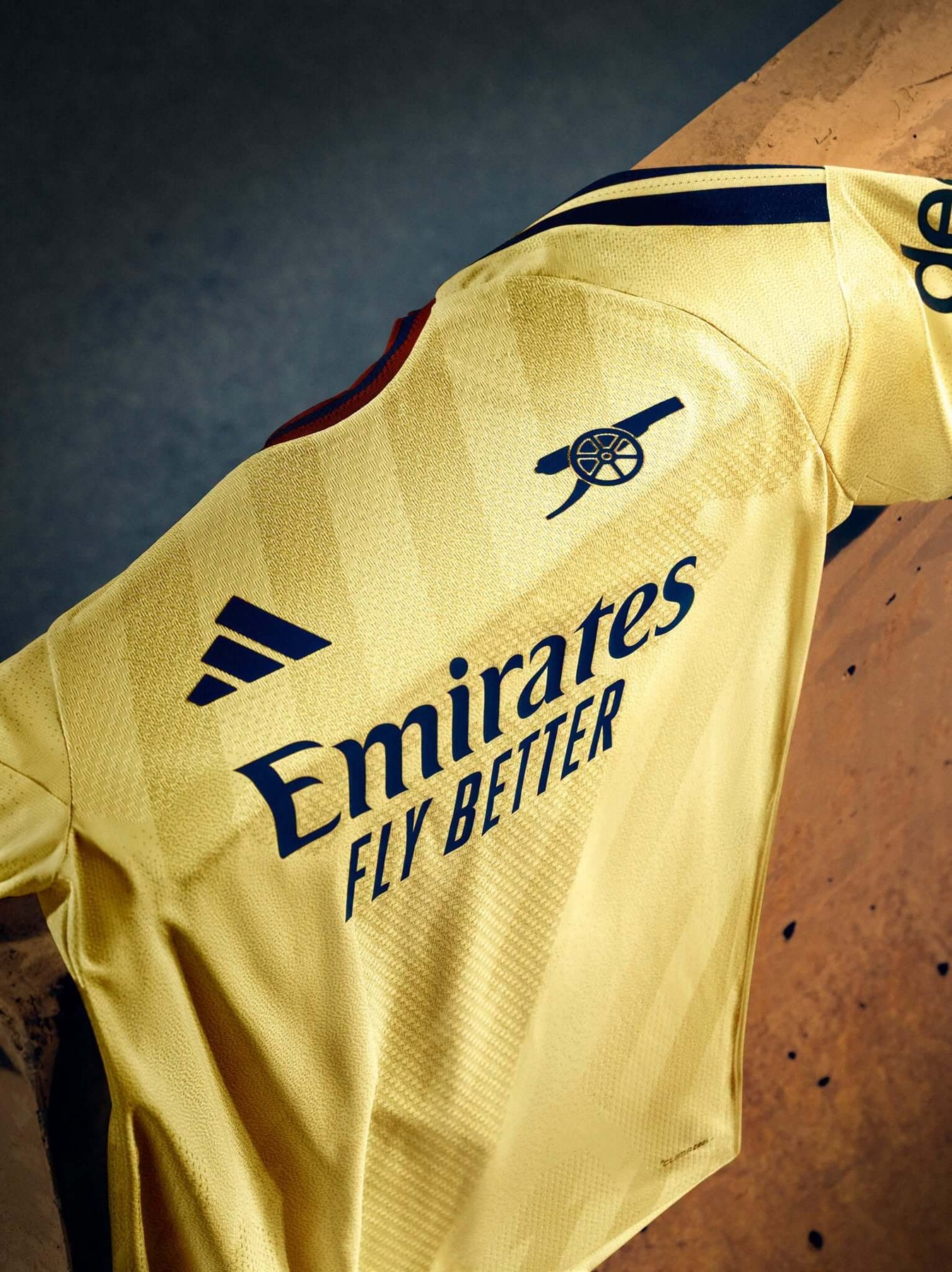 Arsenal 2026/27: yellow returns on the third shirt — View of the kit.
