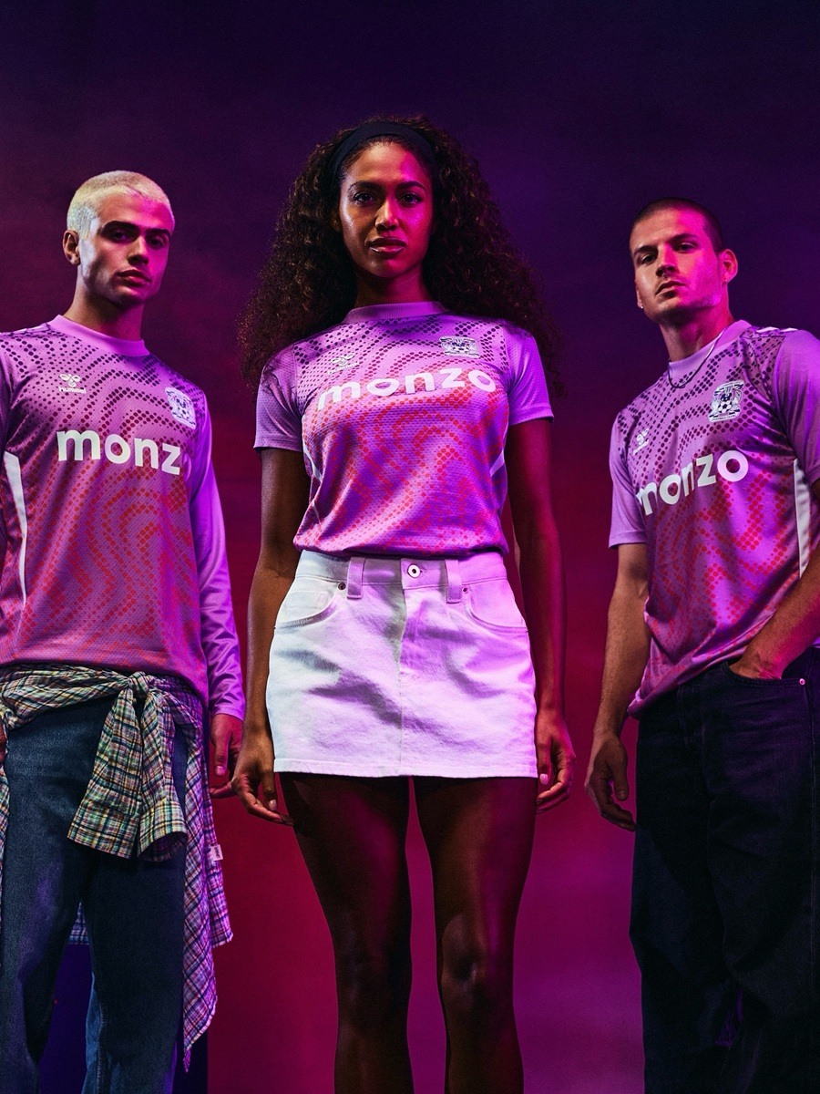 Coventry 2026/27: waves and violet on the third shirt — View of the kit.