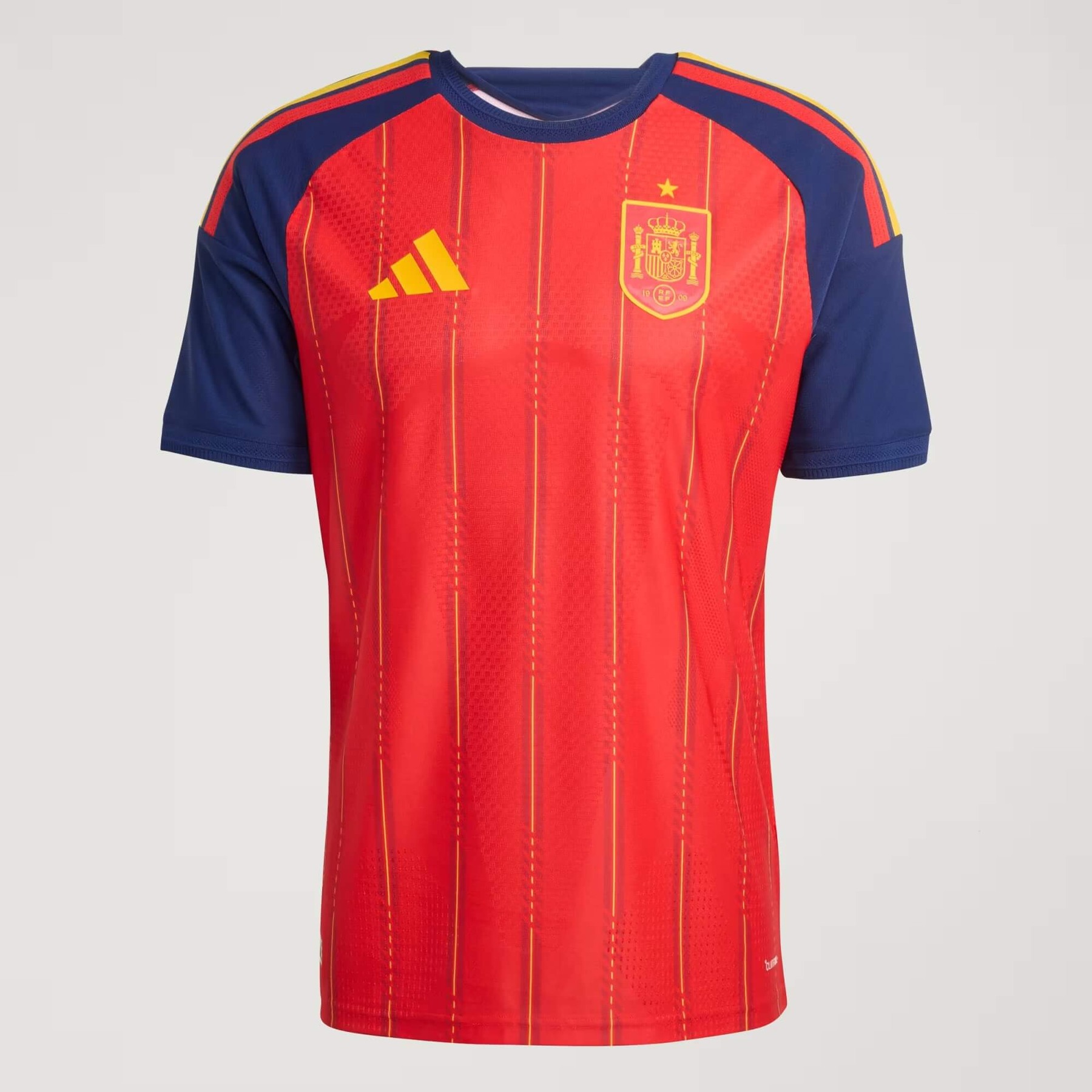 La Nueva Piel de España 2026: El Regreso del "Rojo Furia" y Mangas Azules — Detalles del uniforme.