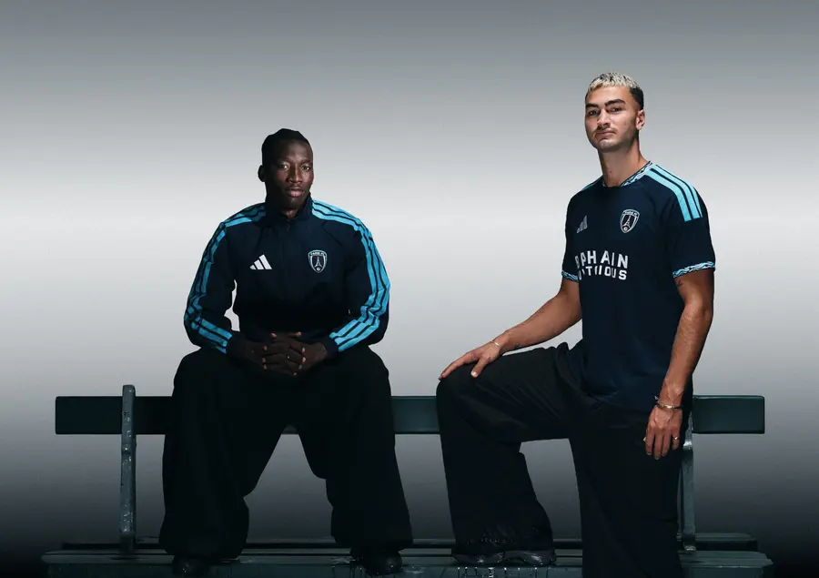 Paris FC 2026/27: two blues and a wavy edge · 8
