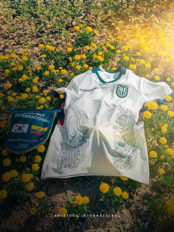 Ecuador: condor and tiger on a pale special shirt · 2