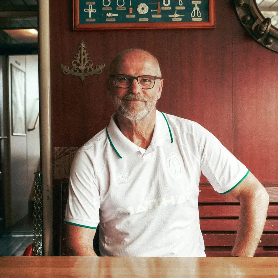 Werder: a white shirt for 100 years of the Weserstadion · 4