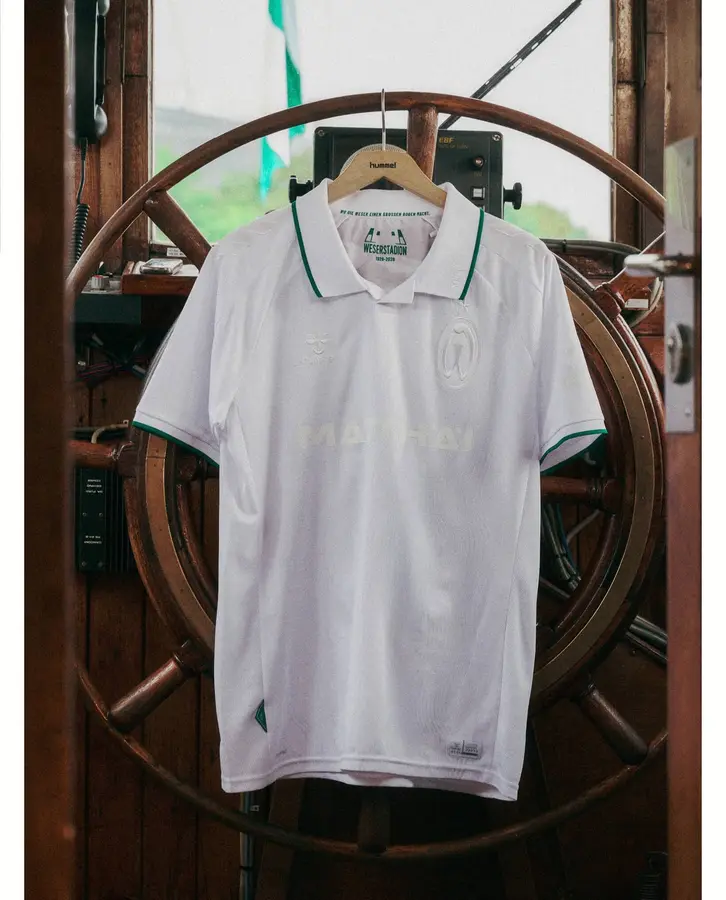 Werder: a white shirt for 100 years of the Weserstadion · presentation photographs
