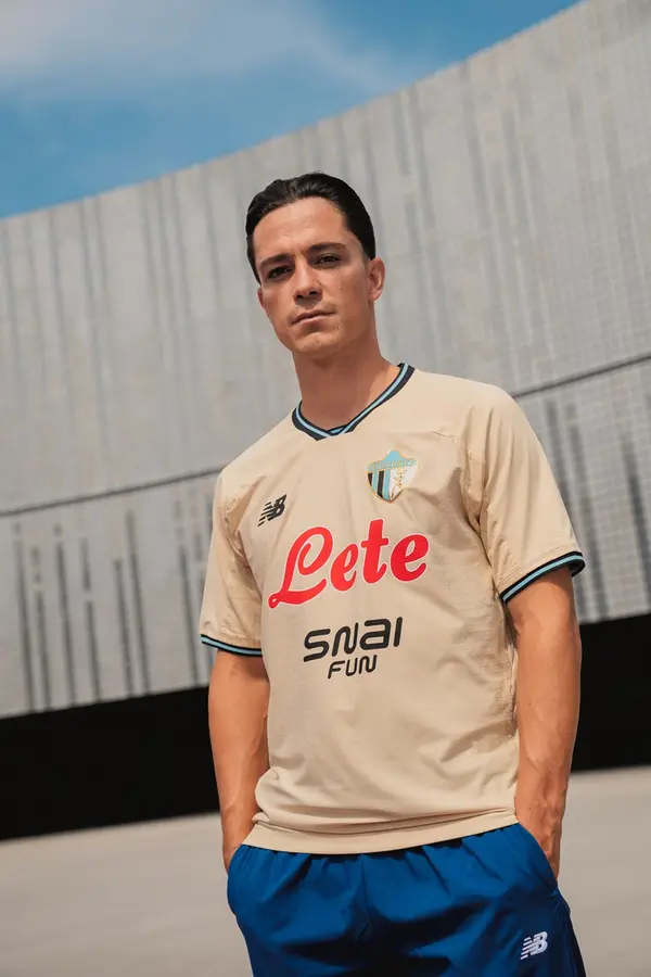 Atalanta 2026/27: cream and geometry on the third shirt · 3