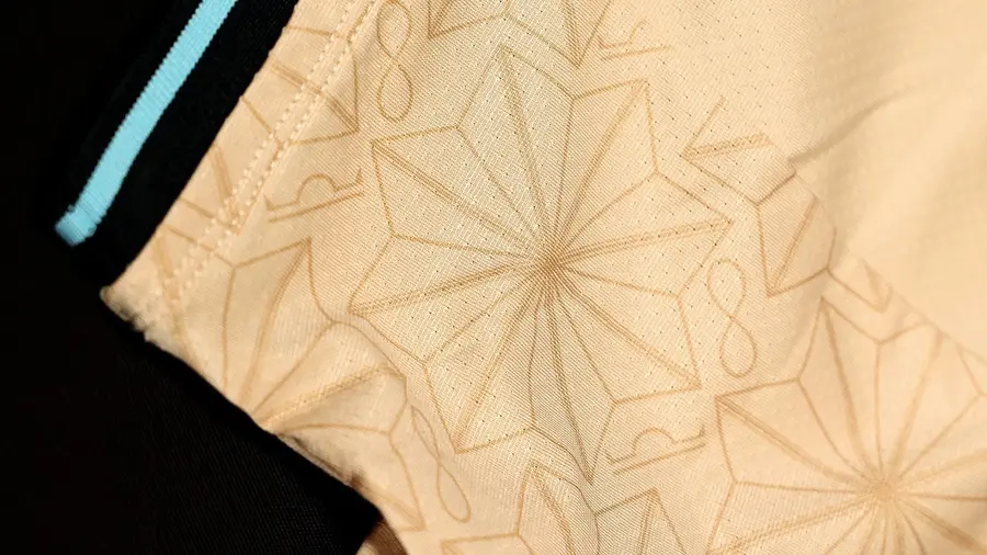 Atalanta 2026/27: cream and geometry on the third shirt · 11