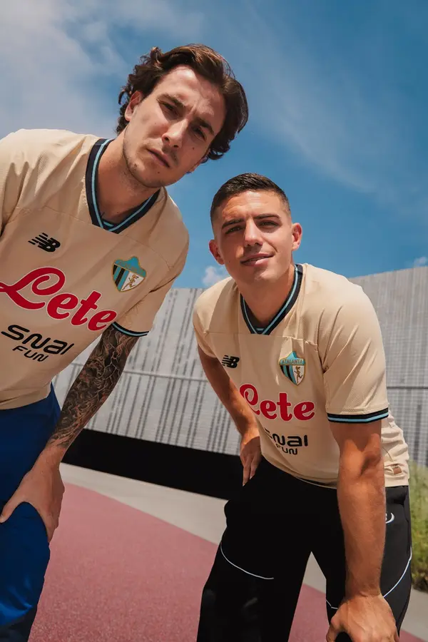 Atalanta 2026/27: cream and geometry on the third shirt · 6