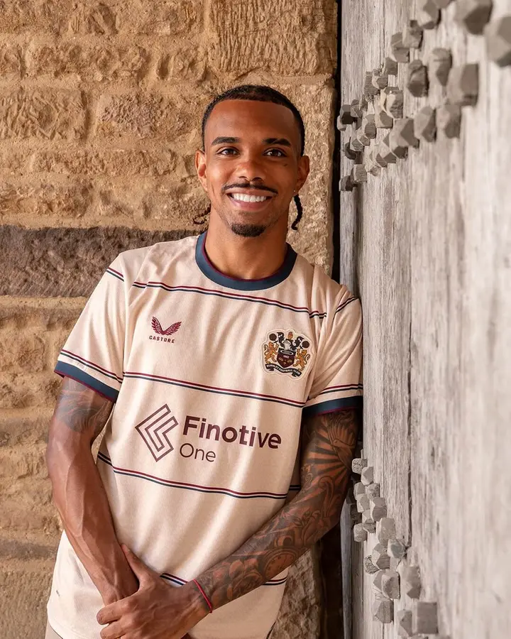Burnley 2026/27: cream and fine lines on the away shirt · 3