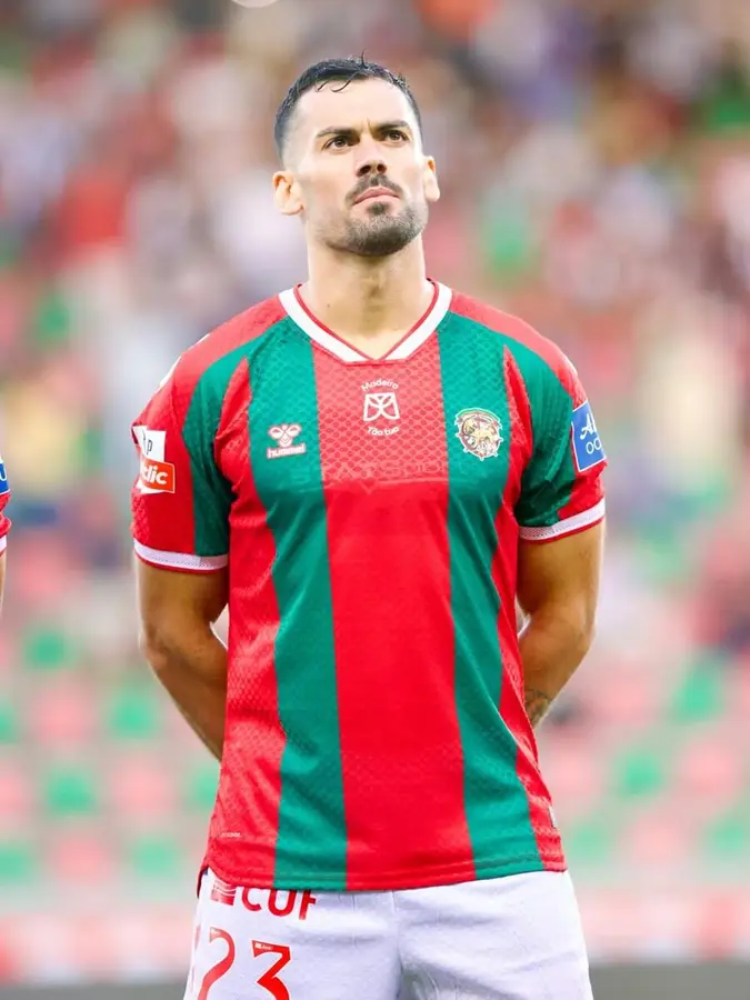 Marítimo 2026/27: red and green with visible texture · presentation photographs