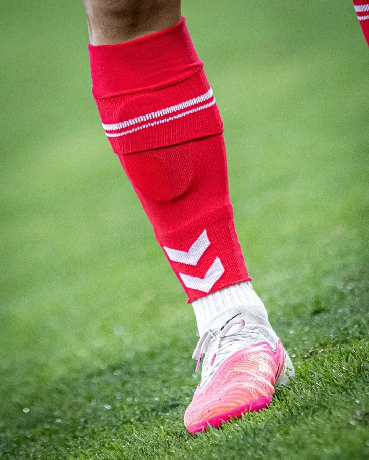 Marítimo 2026/27: red and green with visible texture · 7