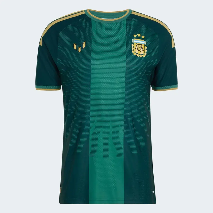Argentina and Messi: sky blue, white and gold details · 4