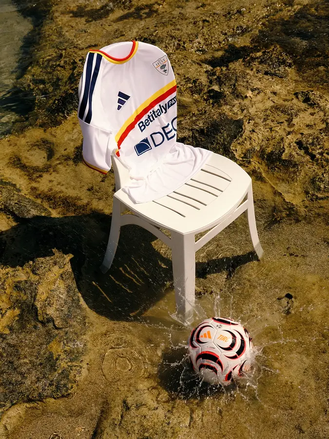 Lecce 2026/27: red and yellow across a white away shirt · 4