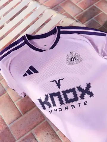 Newcastle 2026/27: third shirt · presentation photographs