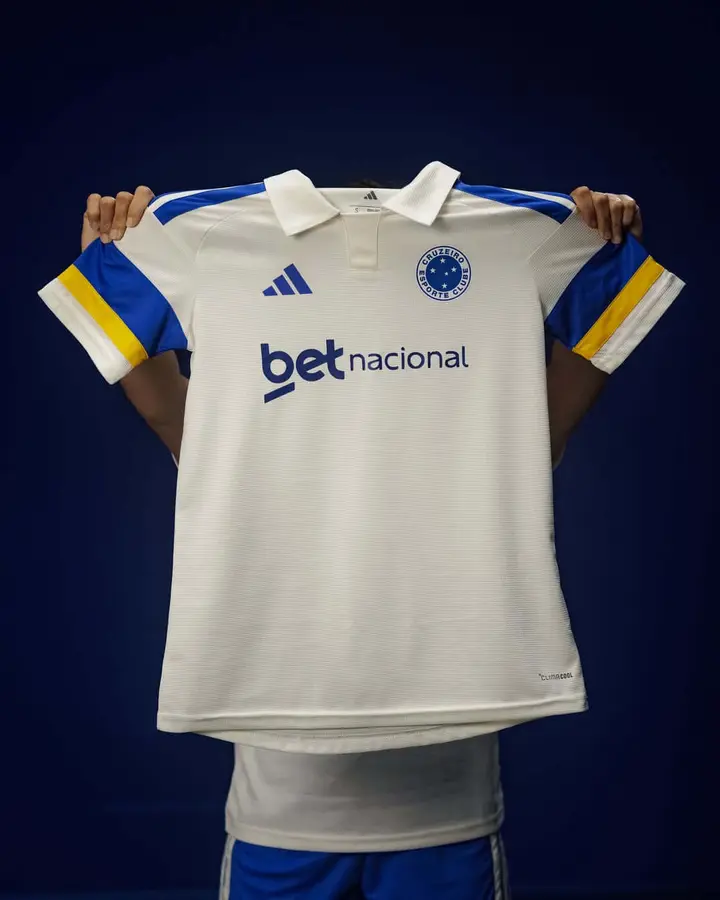 Cruzeiro 2026: third shirt · presentation photographs