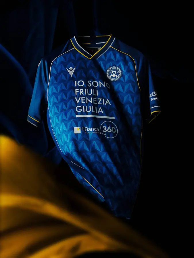 Udinese 2026/27: away shirt · presentation photographs