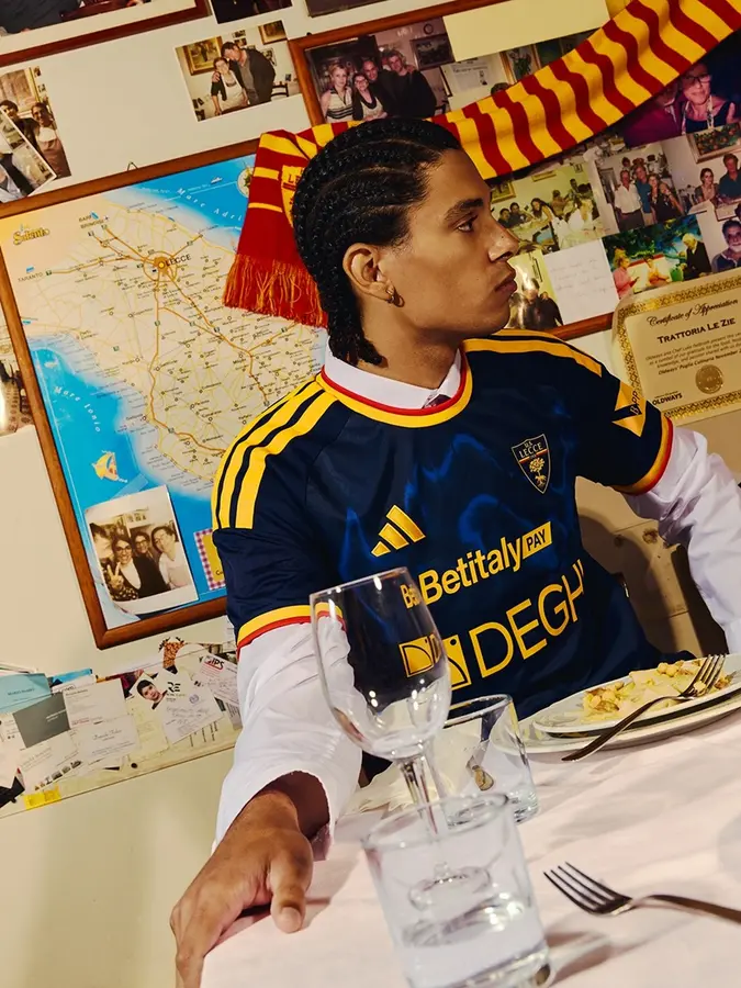 Lecce 2026/27: third shirt · presentation photographs
