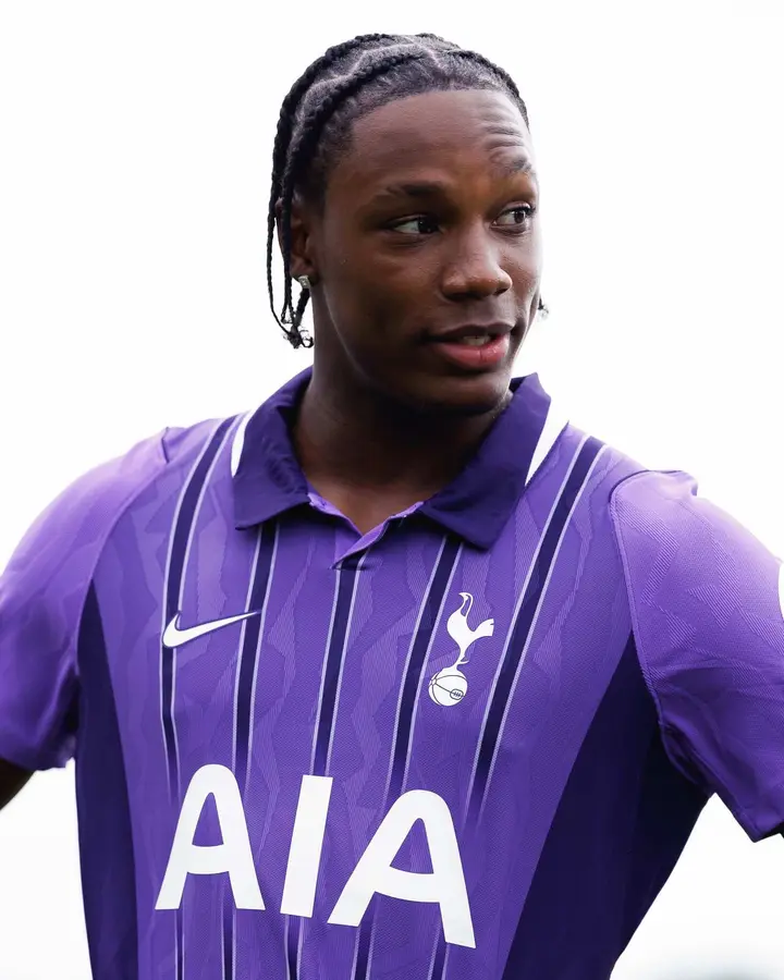 Tottenham 2026/27: third shirt · 6