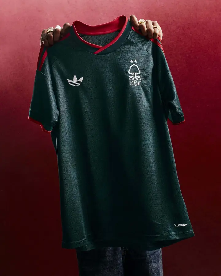 Nottingham Forest 2026/27: Auswärtstrikot · präsentationsfotos
