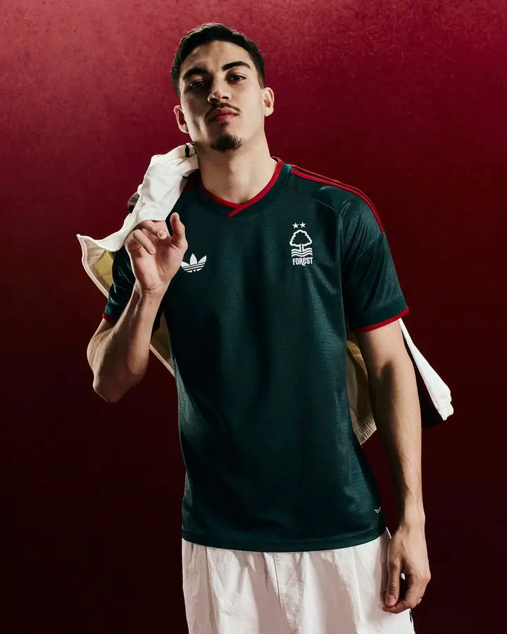Nottingham Forest 2026/27: Auswärtstrikot · 7